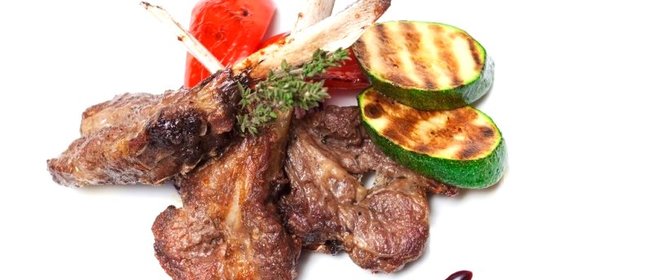 Каре ягненка с гранатовым соусом