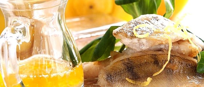 Филе белой рыбы в лимонно-масляном соусе