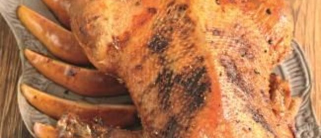 Гусь с грушами, пореем и имбирем