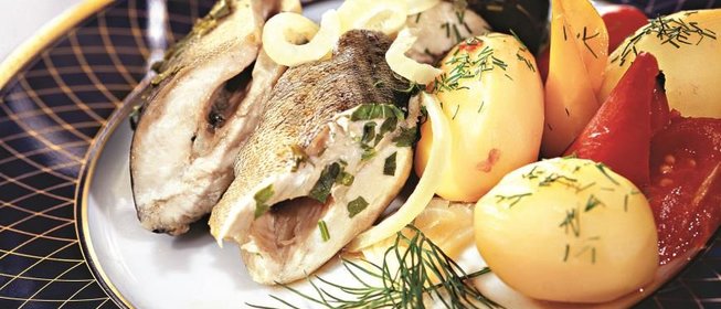 Форель с молодым картофелем
