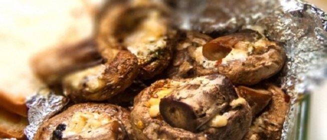 Шампиньоны в фольге в духовке