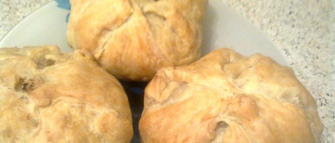 Мясо с картофелем в мешочке из теста