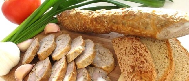 Домашняя колбаса в свиной сетке