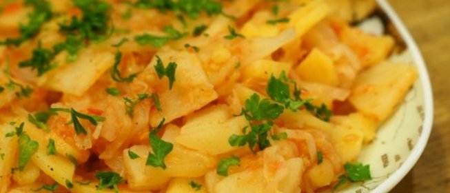 Тушеная кислая капуста с картошкой