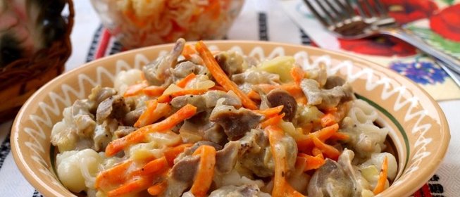 Куриные желудочки в сметанном соусе