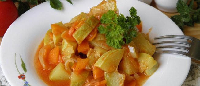 Кабачки под томатным соусом