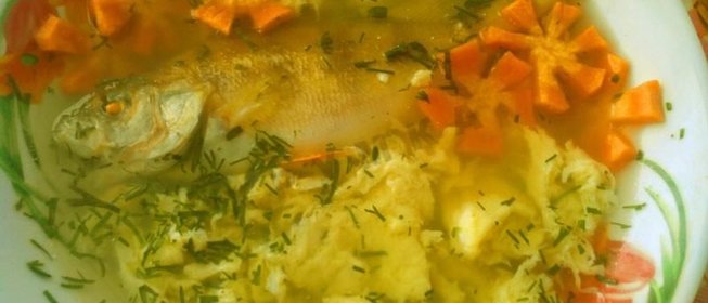 Рыбный суп уха из окуня