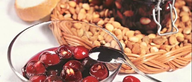 Варенье из черешни с абрикосовыми косточками