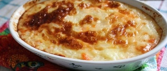 Рисовая запеканка с творогом, курагой и цукатами