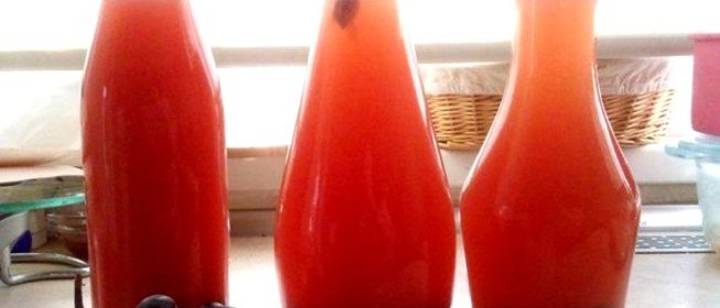 Компот из винограда с корицей