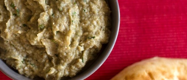 Икра из баклажанов с зеленью и оливковым маслом