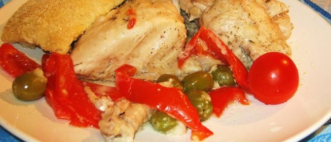 Салат с курицей, капустой и сыром