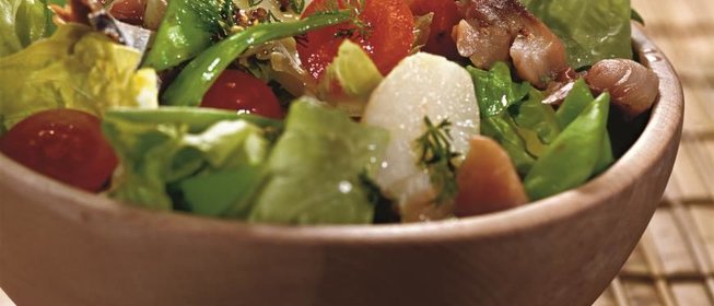 Молодая спаржа с малосольным лососем