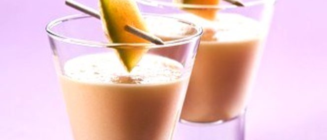 Дынный смузи с йогуртом и медом