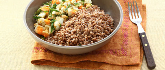 Гречка с вареными яйцами и зеленью