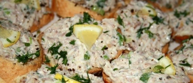 Закуска с печенью трески