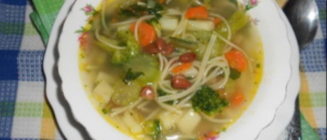 Куриный суп с фасолью и спагетти