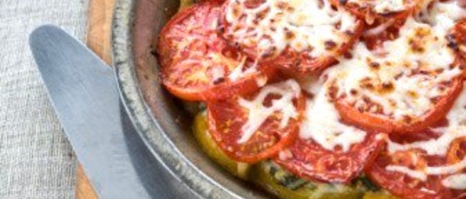 Свинина запеченная под шубой из перцев и помидор