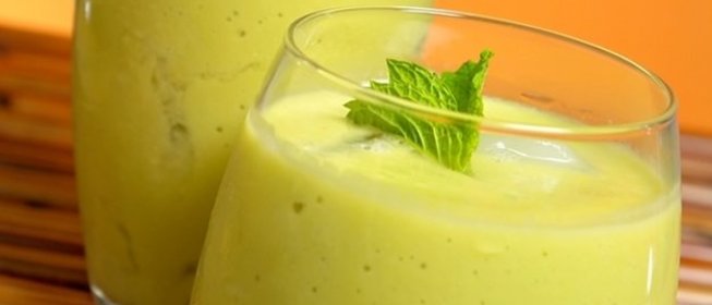 Банановый смузи с базиликом