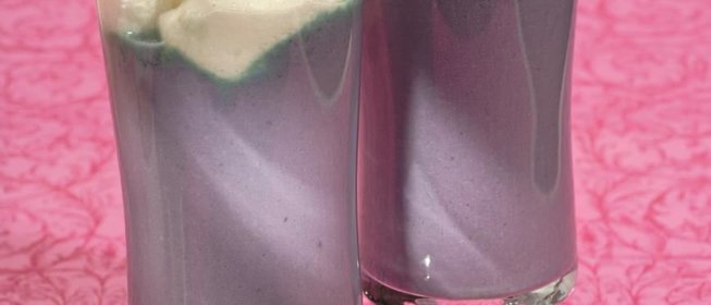 Суп-капучино из краснокочанной капусты с вафлями из пармезана