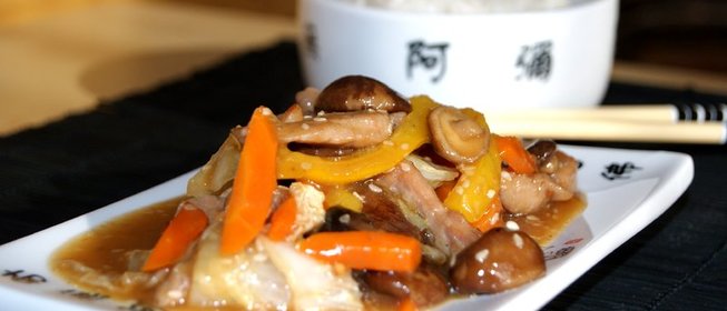 Свинина с грибами шиитаке и овощами по‑китайски