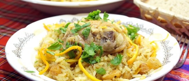 Плов с курицей, изюмом и морковью по-корейски