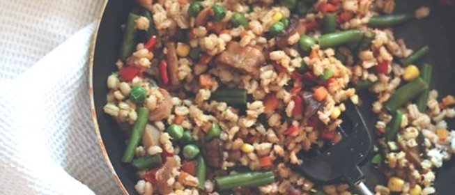 Перловка с лесными грибами и овощами