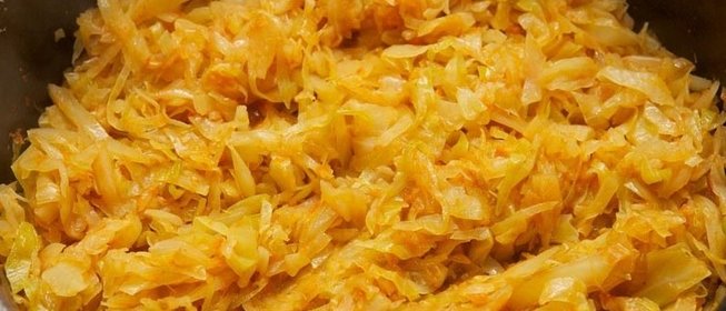 Капуста тушеная в томатном соусе