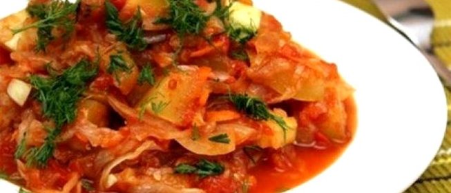 Овощное рагу с капустой и картофелем