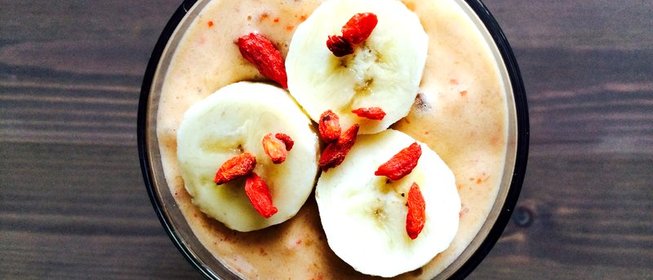 Смузи с ягодами годжи