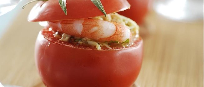 Помидоры с сыром и креветками