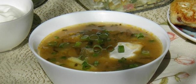 Рассольник с копченой колбасой и перловкой