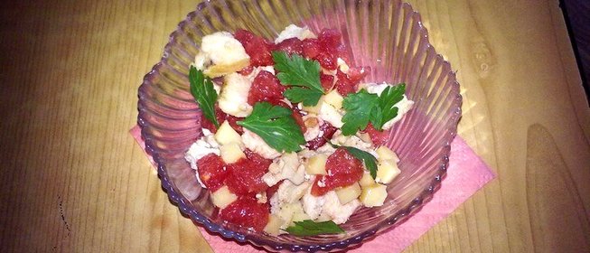 Салат с курицей и арбузом