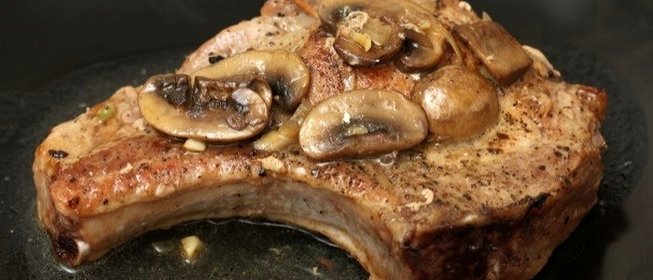 Свинина с грибами, запеченная в духовке