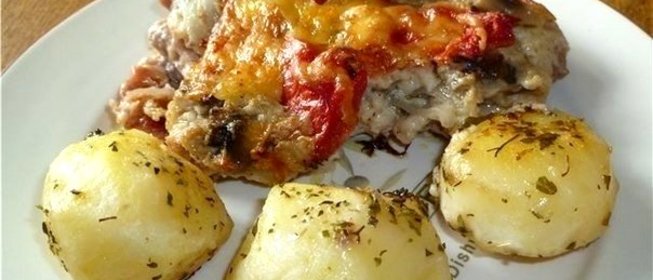 Свинина, запеченная с овощами под соусом Бешамель