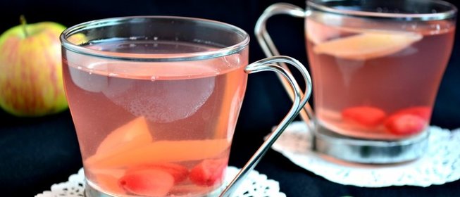 Компот из яблок и кизила с мятой