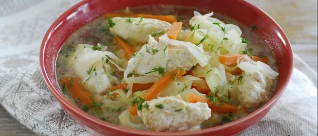 Куриный суп с молодой капустой