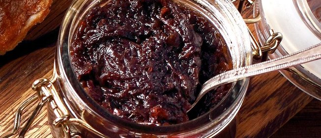 Луковый мармелад с красным вином и бальзамиком