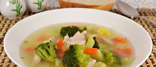 Куриный суп с рисом и брокколи