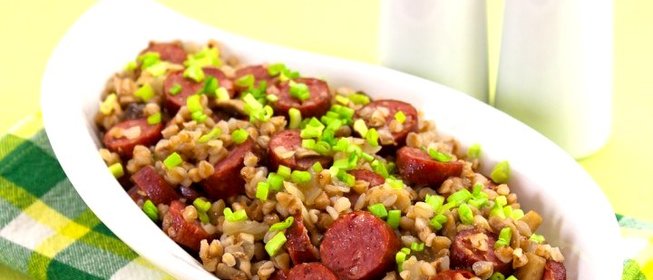 Гречка с сосисками и грибами