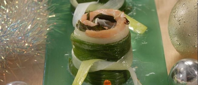 Горячая закуска из семги и лука-порея