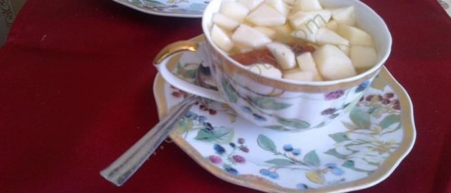 Чай с яблоками и корицей