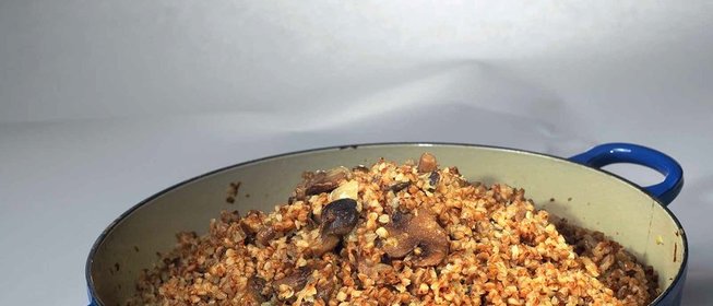 Гречневая каша с белыми грибами и пармезаном