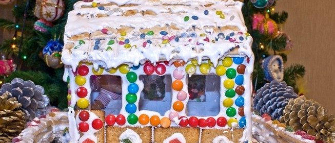 Домик из конфет