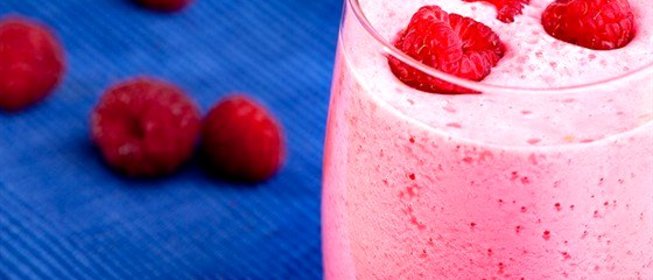 Коктейль из малины с кефиром
