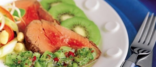 Свинина с киви и белым вином