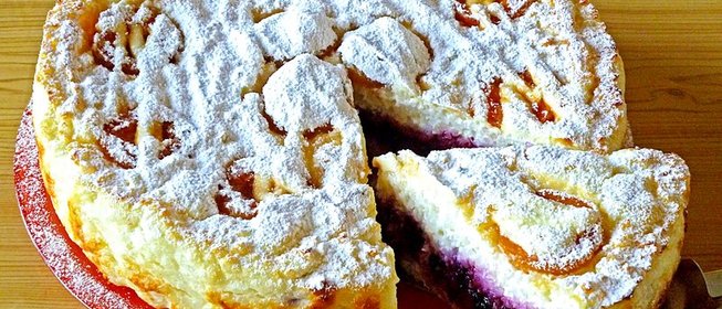 Творожно-рисовая запеканка с фруктово-ягодной начинкой