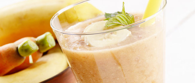 Йогуртовый смузи с бананом и морковью