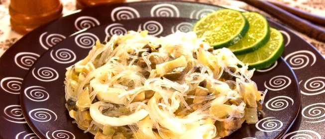 Салат с кальмарами, грибами и фунчозой