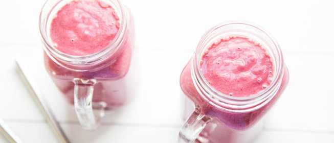 Смузи с малиной и свеклой